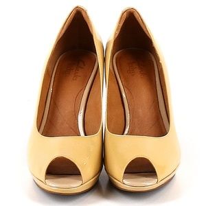 Clark’s Artisan Peep-Toe Pump Heel Size 10 Medium